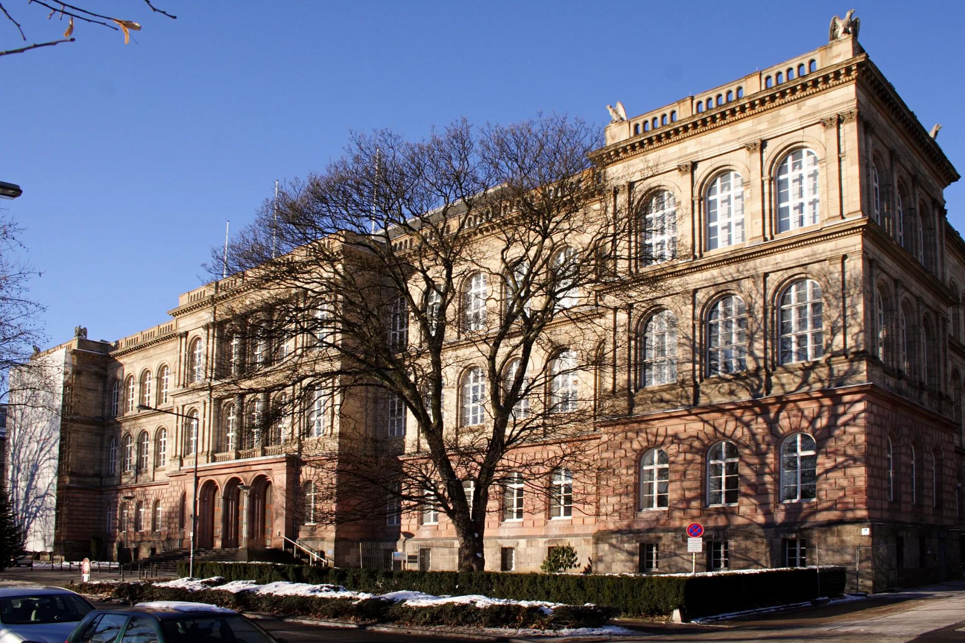 RWTH Aachen Teknik Üniversitesi ana bina merkez kampüsü