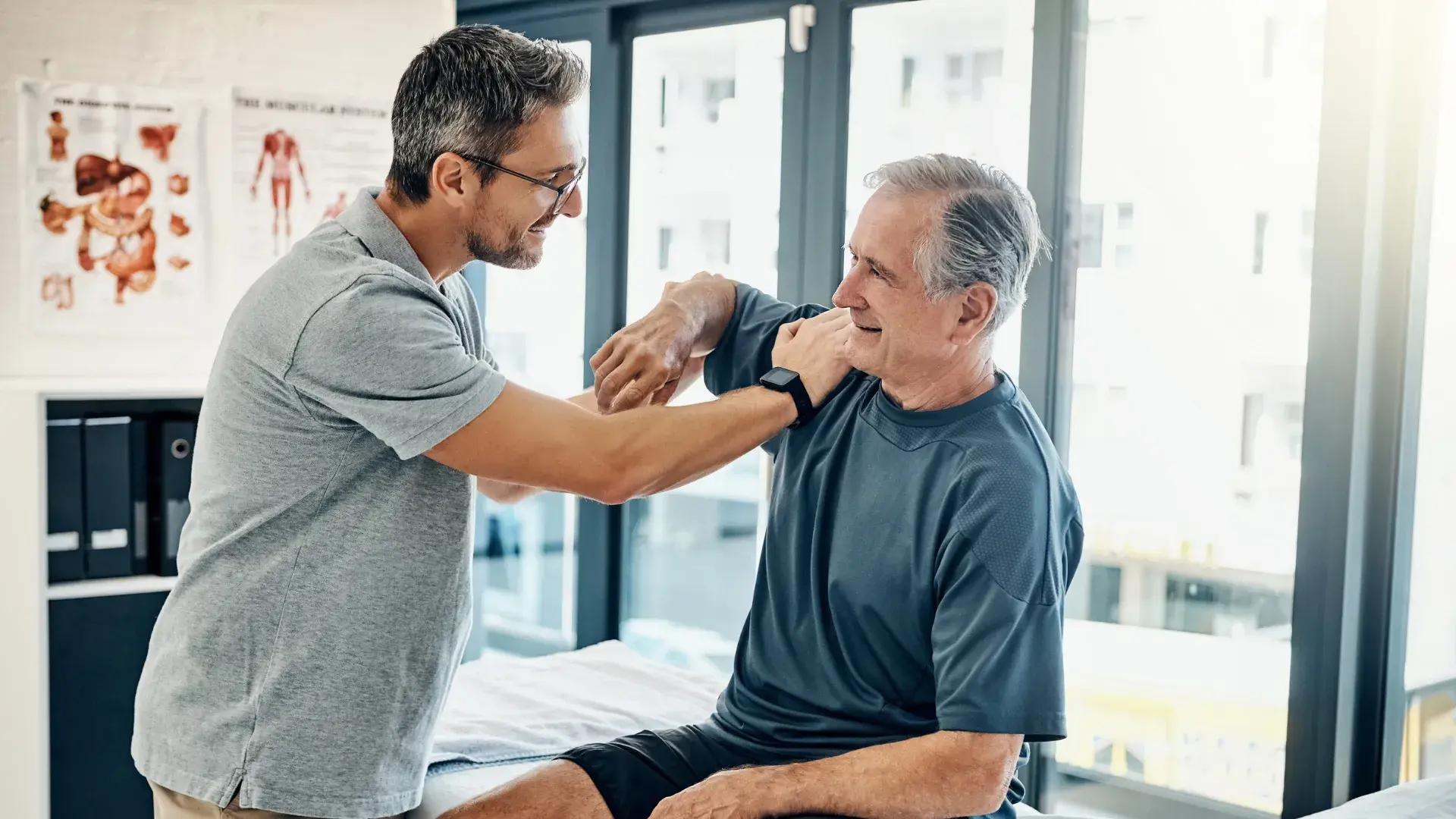Almanya'da rehabilitasyon merkezinde çalışan fizyoterapist