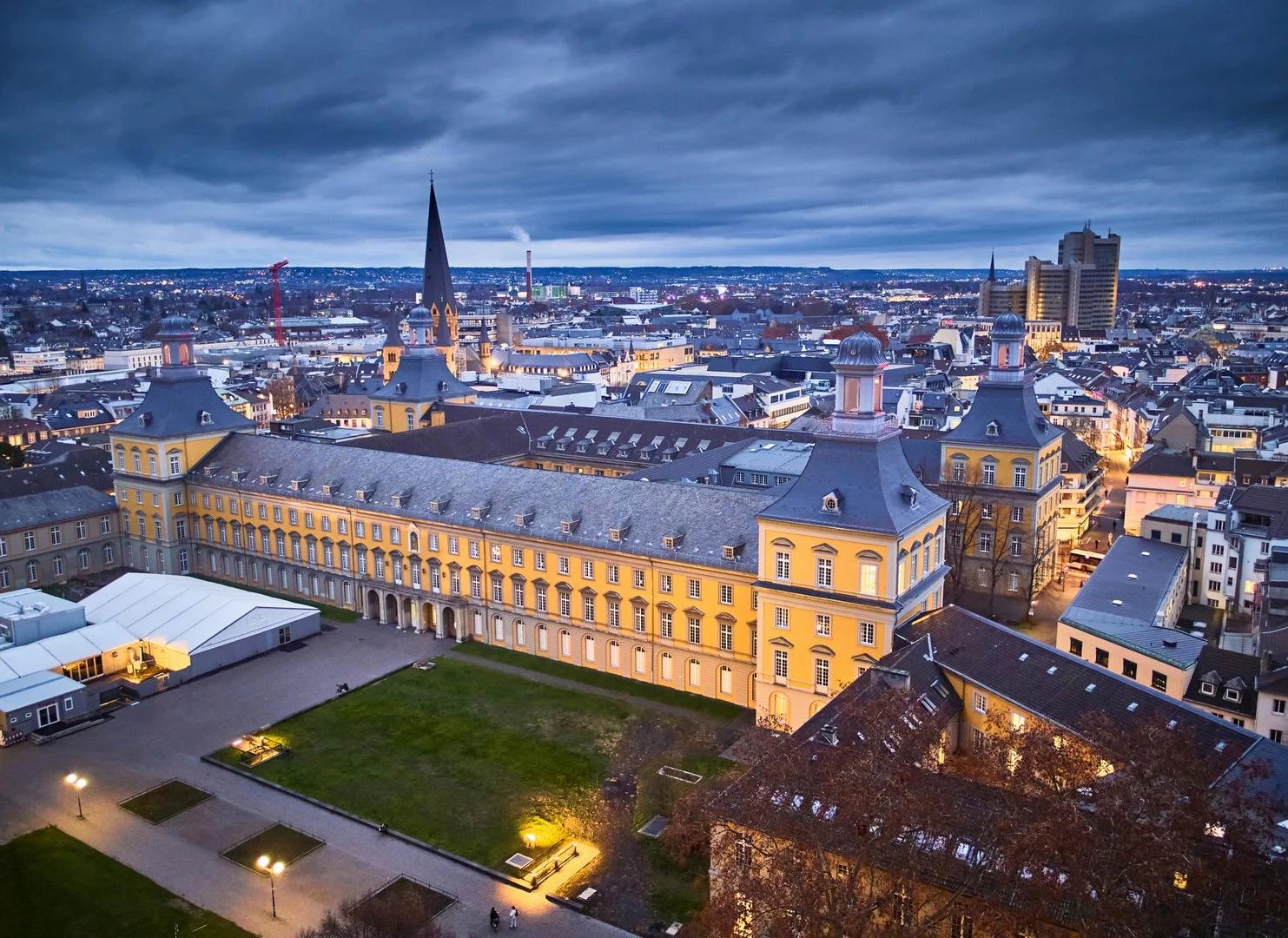 Bonn Üniversitesi tarihi ana binası, Eski Saray