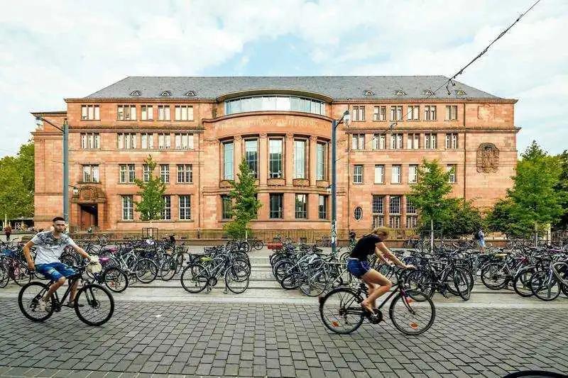 Freiburg Albert-Ludwigs Üniversitesi kampüsü