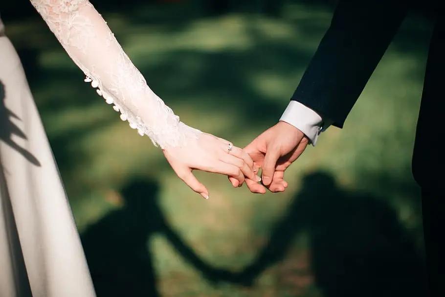 Almanya'da okurken evlenen öğrencinin vize ve mali durumu